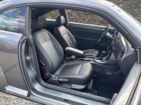 Used 2019 Volkswagen Beetle 2.0T SE FWD image 7