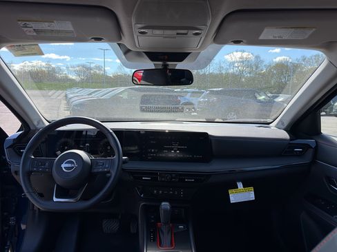Used 2025 Nissan Kicks SR AWD/4WD image 28
