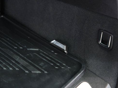 Used 2026 Cadillac Vistiq Platinum w/ LPO, Floor Liner Package AWD/4WD image 22