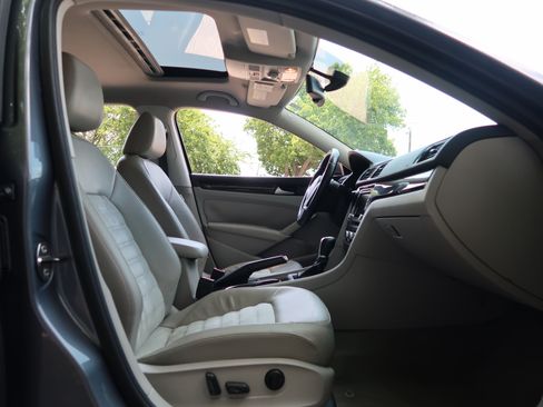 Used 2014 Volkswagen Passat TDI SEL Premium FWD image 29