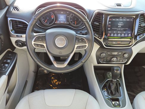 Used 2019 Jeep Cherokee Limited image 12