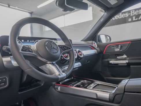 Used 2025 Mercedes-Benz GLB 250 image 7