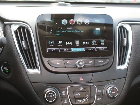 Used 2016 Chevrolet Malibu LT image 10