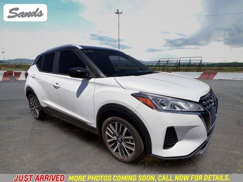 Used 2023 Nissan Kicks SV FWD image 1