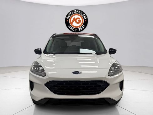 Used 2022 Ford Escape SE w/ SE Sport Appearance Package FWD image 9