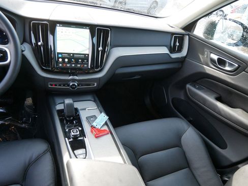 Certified 2025 Volvo XC60 B5 Plus image 13