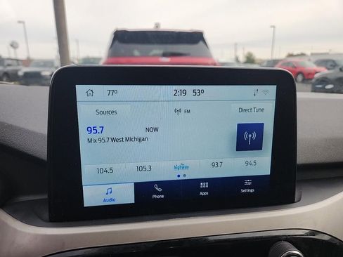 Used 2022 Ford Escape SE w/ SE Sport Appearance Package image 7