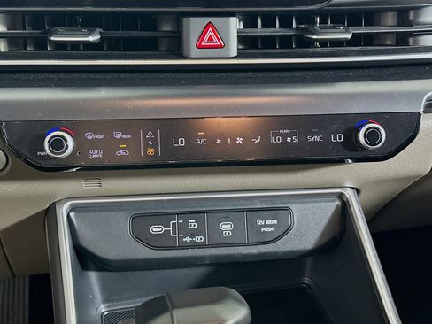 Used 2026 Kia Carnival FWD image 24