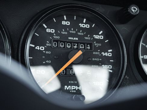 Used 1990 Porsche 911 Carrera RWD image 25