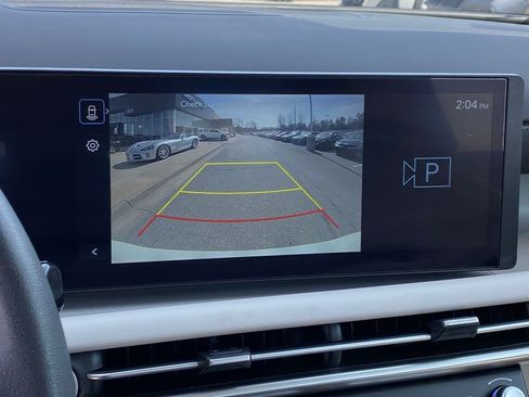 Used 2025 Hyundai Tucson SE image 18