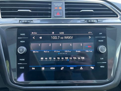 Used 2024 Volkswagen Tiguan SE w/ Panoramic Sunroof Package AWD/4WD image 19