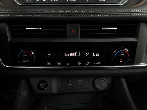 Used 2025 Nissan Rogue SV FWD image 28