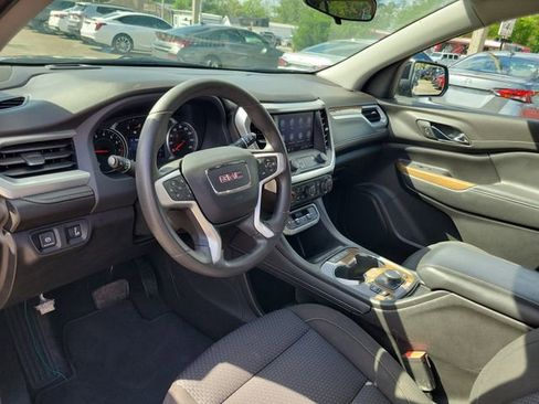 Used 2023 GMC Acadia SLE w/ Driver Convenience Package FWD image 13