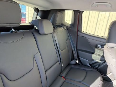 Used 2022 Jeep Renegade Trailhawk image 9