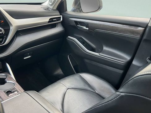 Used 2021 Toyota Highlander Platinum AWD/4WD image 12