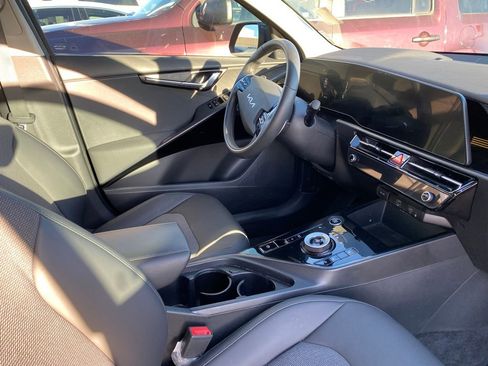 Used 2023 Kia Niro EX image 4