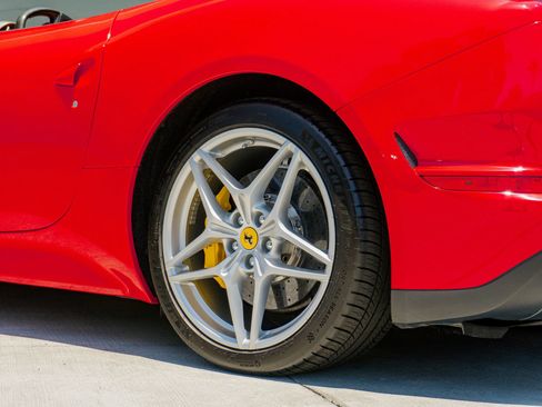 Used 2016 Ferrari California T RWD image 41