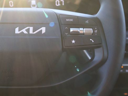 New 2025 Kia K4 LXS image 30