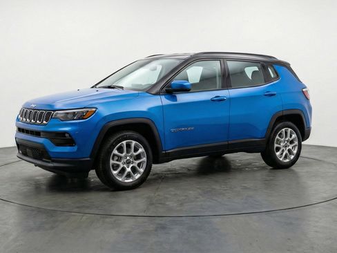 Used 2025 Jeep Compass Limited image 3