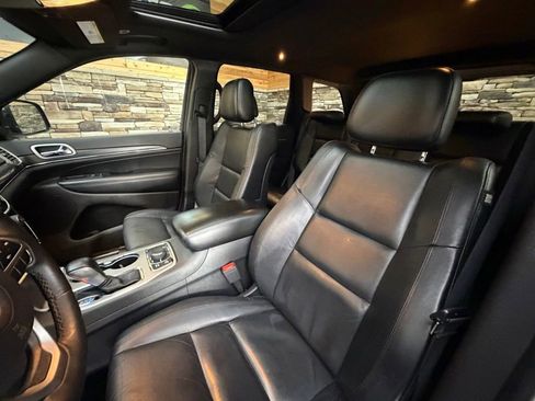 Used 2019 Jeep Grand Cherokee Limited AWD/4WD image 12
