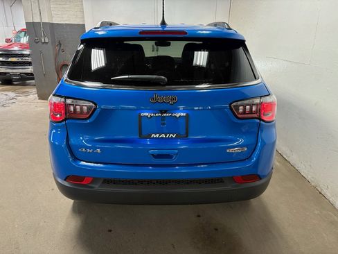 Used 2023 Jeep Compass Latitude w/ Convenience Group AWD/4WD image 8