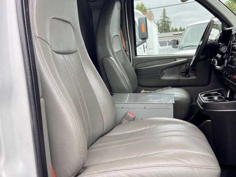 Used 2014 Chevrolet Express 2500 RWD image 16