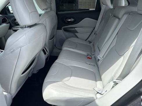 Used 2020 Jeep Cherokee Limited w/ Technology Group AWD/4WD image 25