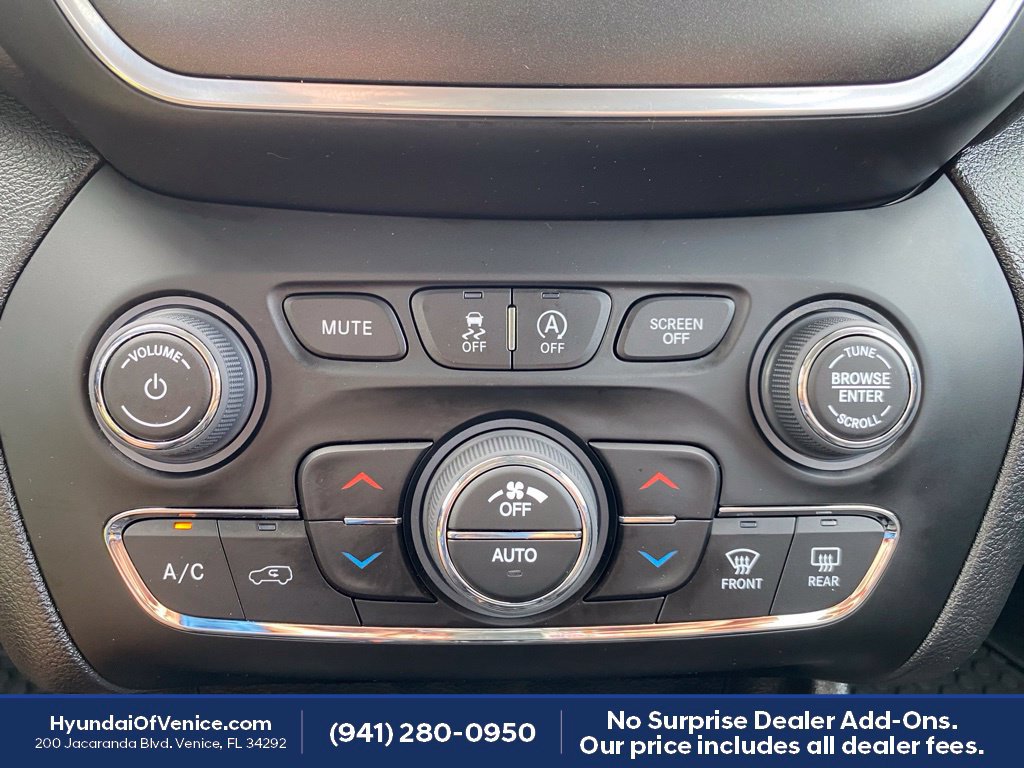 Used 2022 Jeep Cherokee Trailhawk w/ Premium Leather Package AWD/4WD image 13