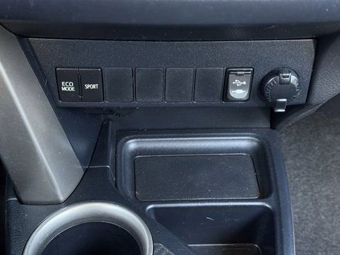 Used 2015 Toyota RAV4 LE image 20
