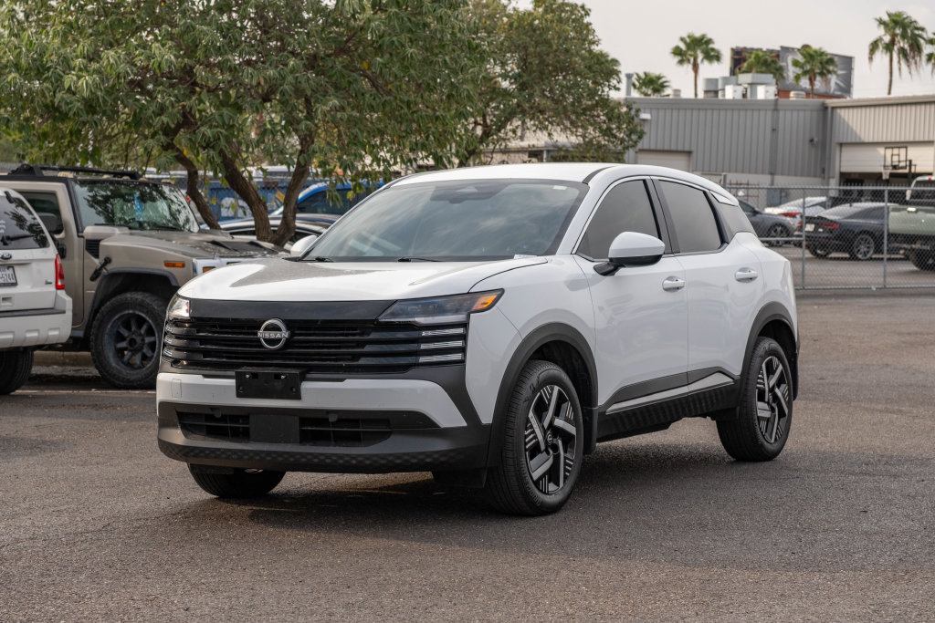 Used 2025 Nissan Kicks SV FWD image 3