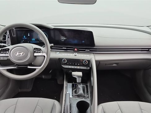 Used 2024 Hyundai Elantra SEL image 11