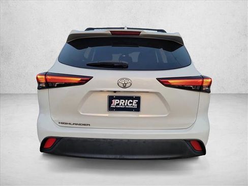 Used 2021 Toyota Highlander L image 6