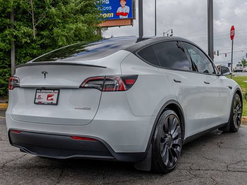 Used 2024 Tesla Model Y Performance AWD/4WD image 19
