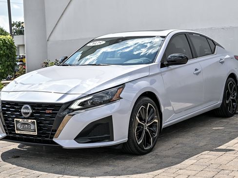 Used 2024 Nissan Altima 2.5 SR w/ SR Premium Package AWD/4WD image 5