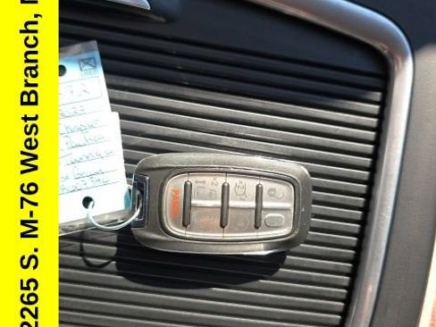 Used 2023 Chrysler Pacifica Touring-L FWD image 28
