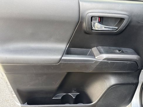 Used 2021 Toyota Tacoma TRD Off-Road image 21