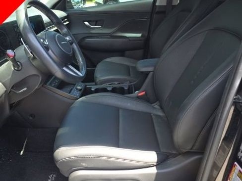Used 2025 Hyundai Kona Limited FWD image 4