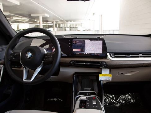 Certified 2025 BMW X1 xDrive28i w/ Technology Package image 11