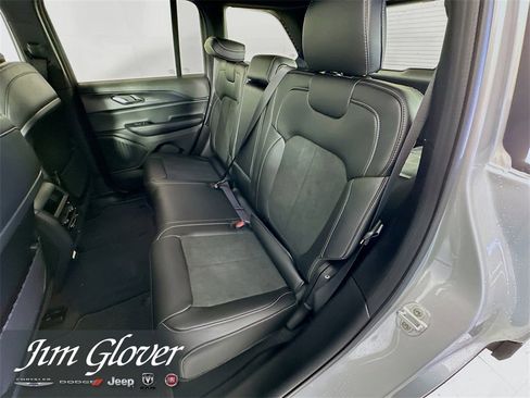 New 2025 Jeep Grand Cherokee Altitude image 17