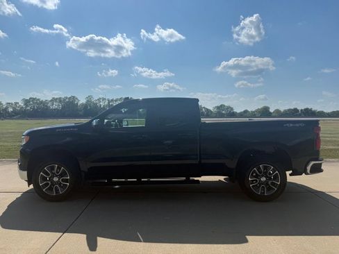 Used 2023 Chevrolet Silverado 1500 LT AWD/4WD image 9