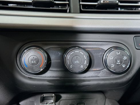 Used 2025 Chevrolet Trax LS image 23