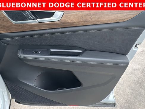 Used 2025 Volkswagen Atlas SE image 29