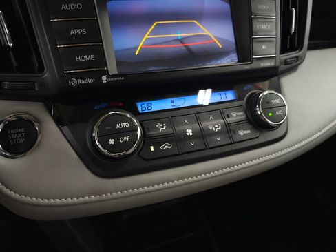 Used 2018 Toyota RAV4 XLE AWD/4WD image 26