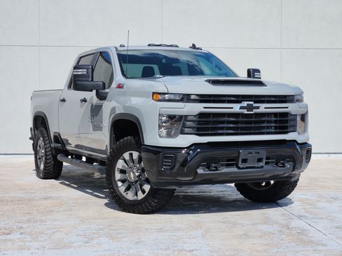 Used 2025 Chevrolet Silverado 2500 Custom w/ Custom Convenience Package AWD/4WD image 3