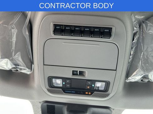 New 2025 Ford F550 4x4 Crew Cab image 28