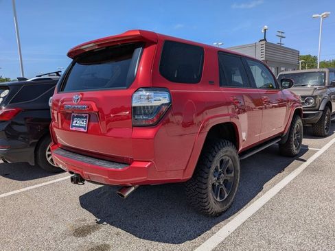 Used 2017 Toyota 4Runner SR5 AWD/4WD image 4