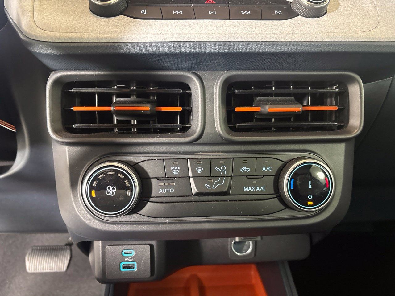 Used 2024 Ford Maverick XLT w/ Equipment Group 300A Standard AWD/4WD image 19
