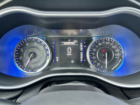 Used 2015 Chrysler 200 Limited w/ Convenience Group image 15