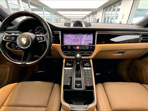 Used 2025 Porsche Macan image 28