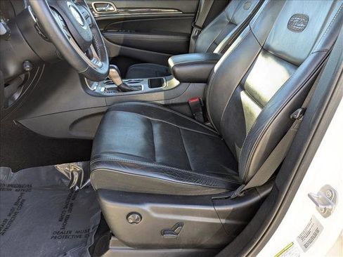 Used 2017 Jeep Grand Cherokee Overland image 16